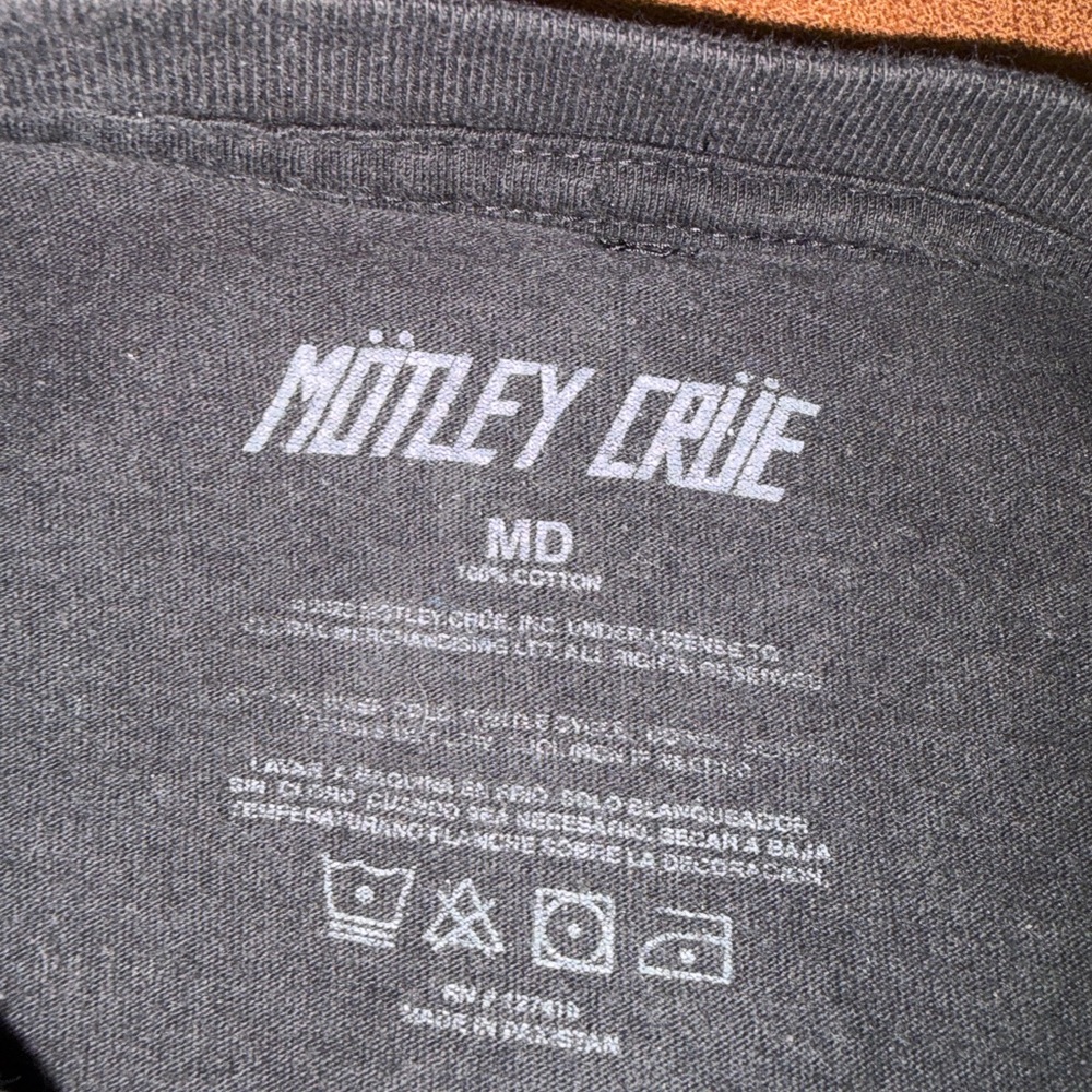 Motley Crue Graphic Tee - Picture 3 of 3